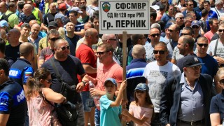 С изпълнение на Националния химн на Република България с развяване