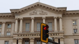 Първата парламентарно представена сила която влезе в сградата на Министерски