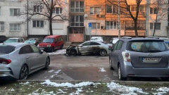 Подпалиха "Мерцедес", блокирал за три дни други коли пред блок в кв. "Люлин" в София