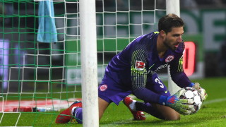 Вратарят на Айнтрахт Франкфурт Кевин Трап обмисля да подпише договор