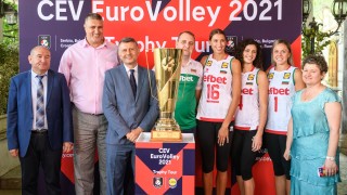 Златната шампионска купа за Европейското първенство по волейбол за жени