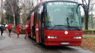 Гришата брандира автобуса на ЦСКА от Божков