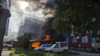 Деца подпалиха 5 гаража, изгоряха коли и покъщнина 