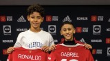  По стъпките на татко си: Синът на Роналдо подписа с Манчестър Юнайтед 