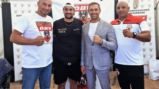 Президентът на Българска федерация бокс Красимир Инински бе почетен гост