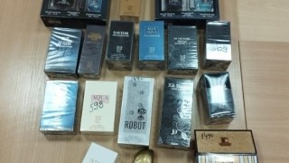 Варненски митничари хванаха голяма пратка с парфюми менте от Индия