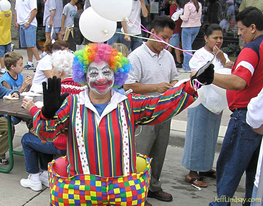 Клоуни от цял свят се надсмиват с кризата