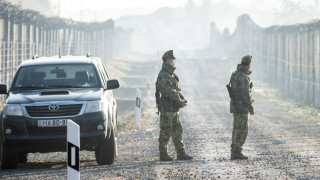 Заподозрени като каналджии на нелегални мигранти лица стреляха по унгарската