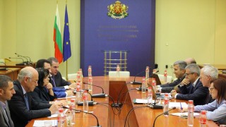 Министърът на енергетиката Теменужка Петкова и зам министрите Красимир Първанов и