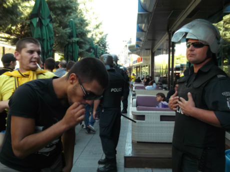 Кърваво меле в Пловдив! Фенове на Локо атакуват ботевисти