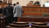  Опозицията напусна пленарна зала поради отстраняването на Плочев 