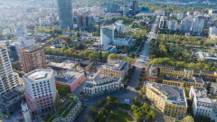 "Изгонени": Защо имотите в една балканска столица стават все по-недостъпни за лекари и учители