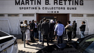 Американците реагираха на епидемията от коронавирус със закупуването на рекорден брой оръжия