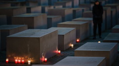 Автомобил се вряза в Мемориала на Холокоста в Берлин
