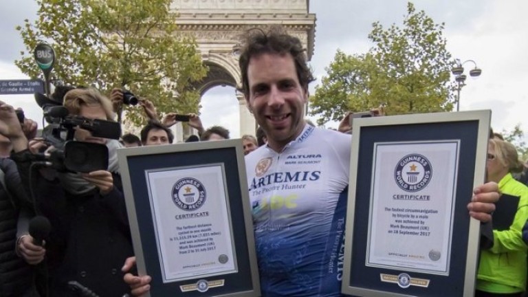 Шотландецът Марк Бюмон постави световен рекорд, обикаляйки цялото земното кълбо