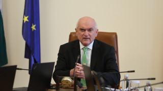 Премиерът Димитър Главчев започна днешното правителствено заседание с Приказка за
