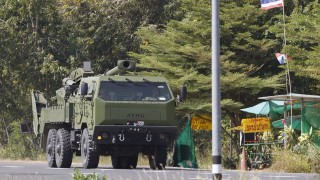 Сраженията между Камбоджа и Тайланд се разшириха по протежение на