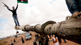 Либийските бунтовници стигнаха до тунизийската граница