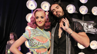 Водещ на Биг Брадър успешен комик влиятелна фигура в шоубизнеса