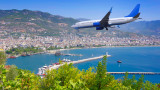  Пътнически аероплан Boeing кацна спешно в Турция поради спукана гума 