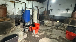 Служители от териториалната дирекция на Агенция Митници за област Варна