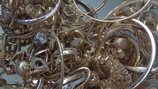 Спипаха мъж късал златни синджири от чужденци в Слънчев бряг