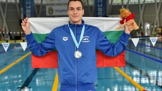Калоян Левтеров с бронз от Европейското по плуване