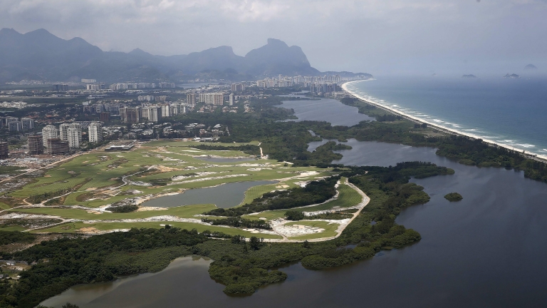 Откриха опасна бактерия в олимпийските води край Рио