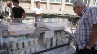 Храните в света поскъпнали с 10% за година, през април спадат