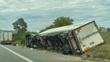 Камион се преобърна на магистрала "Тракия"