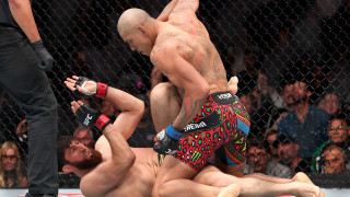 Алекс Перейра шокира Магомед Анкалаев и света с експресен нокаут!