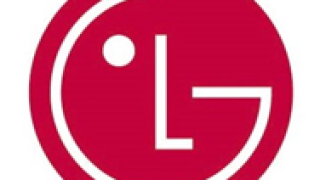 LG с 47-инчов прозрачен тъчскрийн