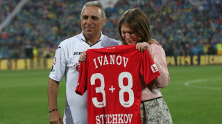Легендата на българския футбол Христо Стоичков почете паметта на бившия