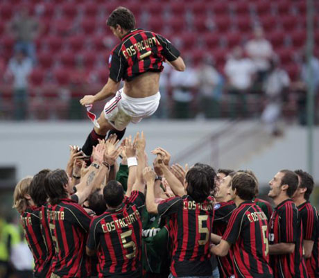 Милан върна клубна легенда