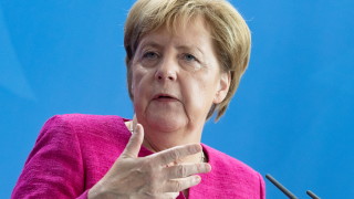 Германският канцлер Ангела Меркел определи като ужасен инцидент наръгването до