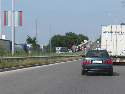 Колони от автомобили поради ремонт на Дунав мост