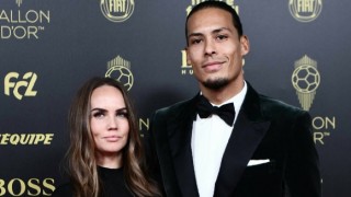 Звездата на Ливърпул Върджил ван Дайк пристигна на церемонията на