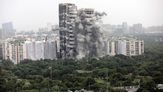 В Индия разрушиха незаконен небостъргач