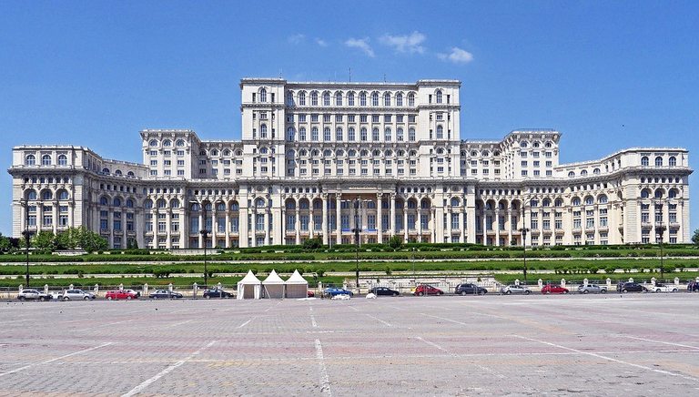  Парламентът в Букурещ 