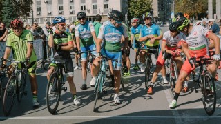 Колоездачната обиколка на Италия ще продължи по план