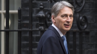 Като запазване на статуквото вижда Брекзита Филип Хамънд