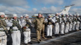 Украйна укрепва с войски и техника границата с Русия