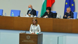 Двама вицепремиери докладваха в Народното събрание за преговорите с Македония