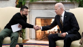 Президентът на Украйна Володимир Зеленски в понеделник получи уверения от