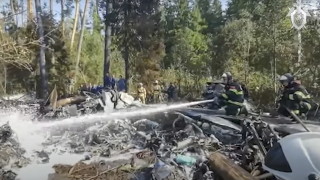 Двама военни загинаха в катастрофа на тренировъчен самолет в Италия