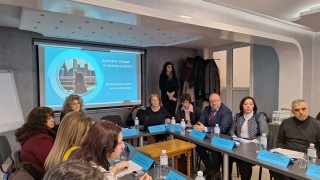 Почти една четвърт от всички ранни бракове и раждания са