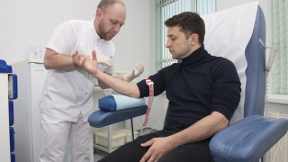 Кандидатите за президент на Украйна дадоха кръвни проби за алкохол