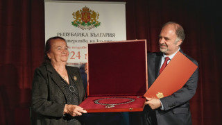 На официална церемония в навечерието на 24 май министърът на