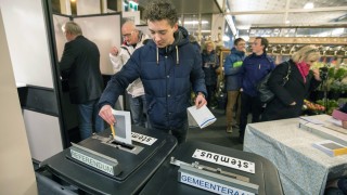 С малка разлика холандците отхвърлиха нов закон който предоставя на