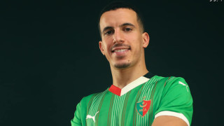 Алжирският полузащитник Акрам Бурас няма да идва в Левски Новината твърди изданието Africafoot като